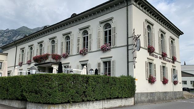 Zu Gast im Restaurant Schützenhaus, 10 bis 15 Gehminuten vom Bahnhof Glarus entfernt.